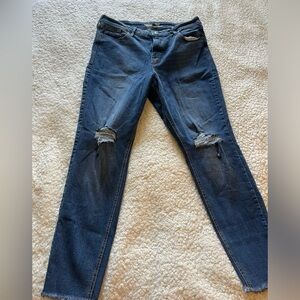 LIKE NEW: Old Navy Rockstar Skinny Jeans